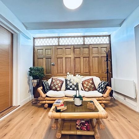 Private 2 Bed Guest House - Van Parking, M25 & A1 Connections Potters Bar Exteriér fotografie