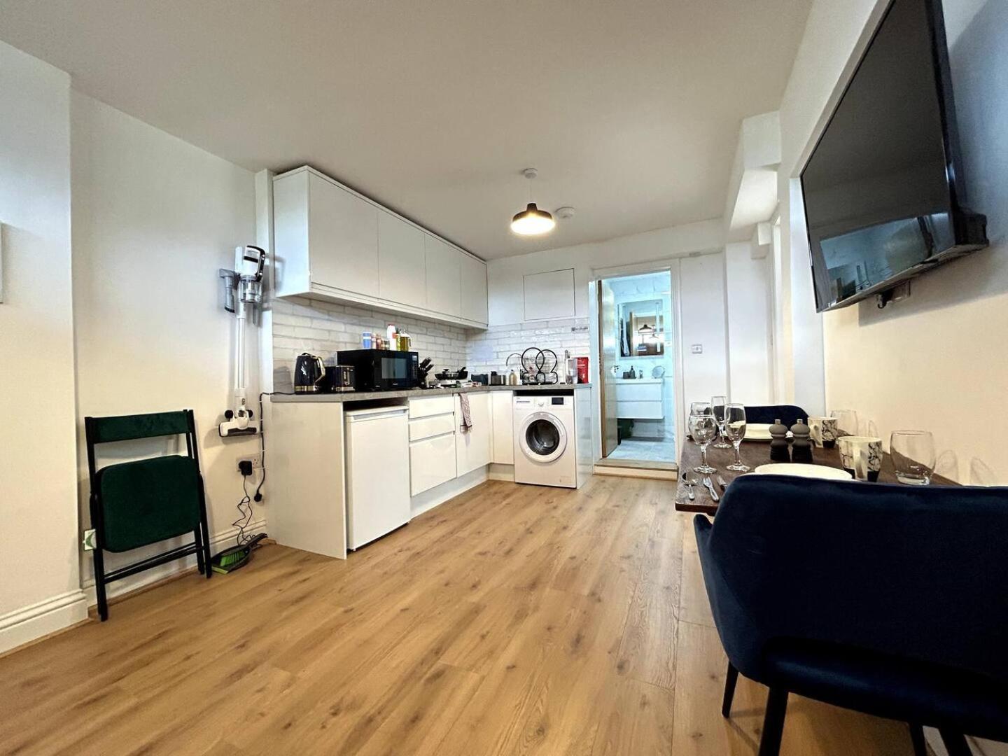 Private 2 Bed Guest House - Van Parking, M25 & A1 Connections Potters Bar Exteriér fotografie