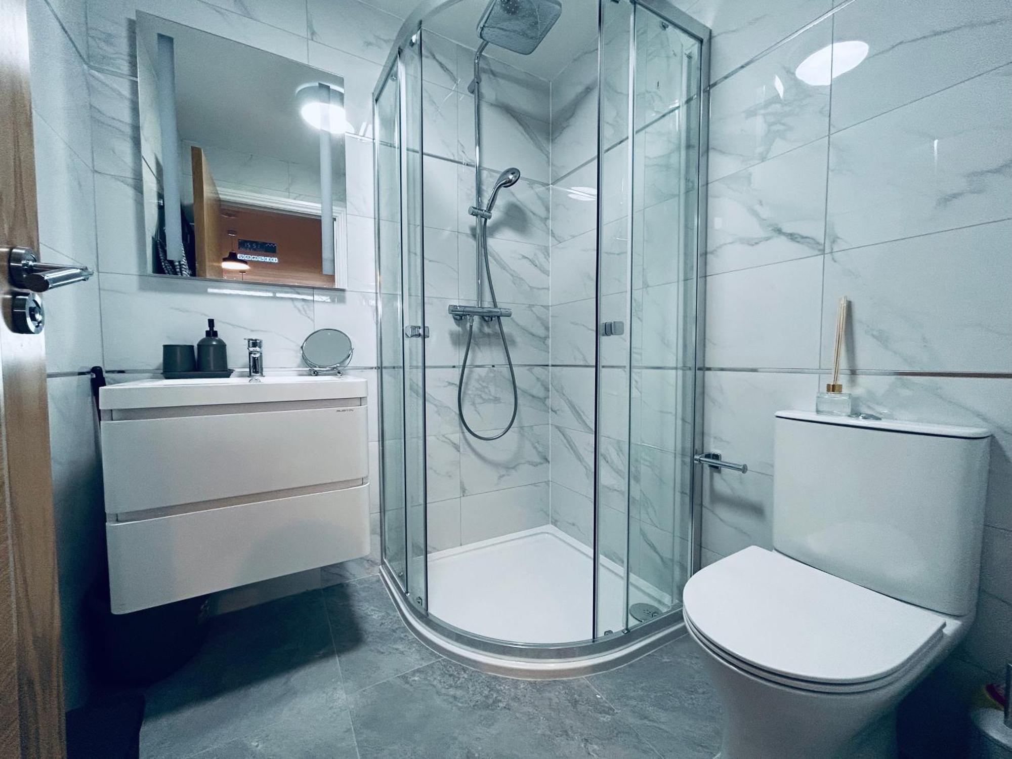 Private 2 Bed Guest House - Van Parking, M25 & A1 Connections Potters Bar Exteriér fotografie
